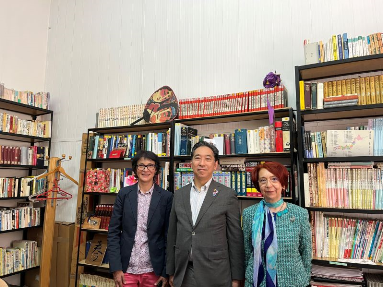 Vizita E.S. Dl. Ambasador Takashi Katae și a D-rei Atașat Cultural Yoshino Naito (Ambasada Japoniei în România) la Centrul de studii japoneze Sembazuru și Facultatea de Litere (UBB)