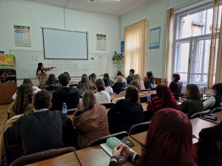 Workshop cultural. Limba japoneza pe note muzicale: Studenții din Anul I Japoneza și pianista Chiyo Hagiwara