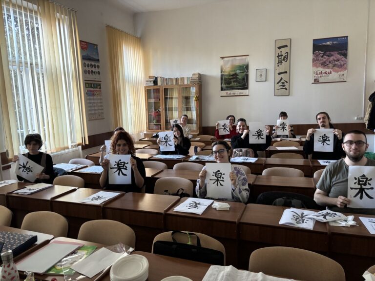 Exercițiul culturii japoneze_Ora de caligrafie japoneză (coord.:  Lect. dr. Ciliana Tudorică)